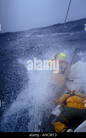 Plage avant l'action du Groupe yacht dans l'océan pendant 4 British Steel Challenge round the world yacht race 1992/3 Banque D'Images