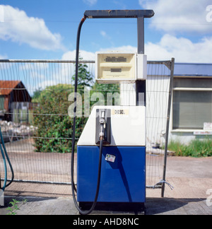 Une pompe diesel n'est pas utilisé à une station d'essence fermée à Hay-on-Wye, au Pays de Galles, UK KATHY DEWITT Banque D'Images