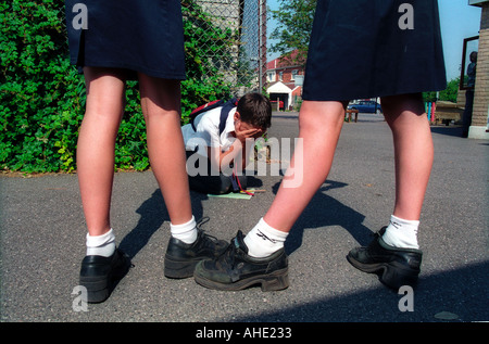 Pour petits garçon à l'école modèle. Banque D'Images