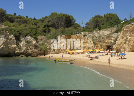 Petite anse près de Armação de Pera, Algarve, Portugal Banque D'Images