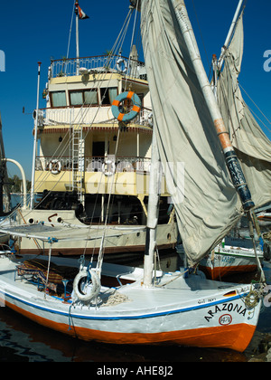 Moorings bateau du Nil à Assouan Banque D'Images