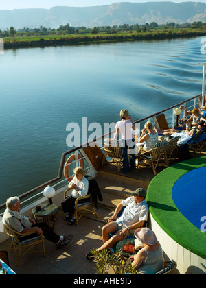 River Nile Cruiser sur son chemin à Louxor à partir de Dendérah Banque D'Images