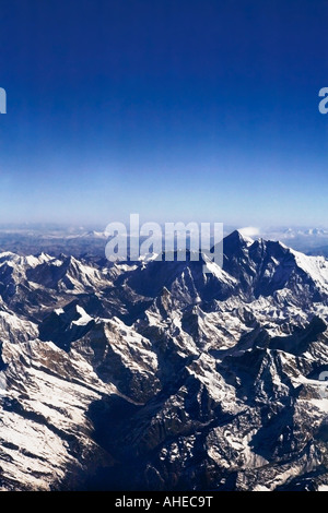 Panorama de l'antenne de sommets enneigés à l'ouest de l'Everest vu de SW montrant Everest Nuptse et Lhotse en haut à droite. Banque D'Images