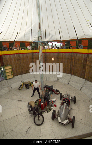 Motorcircus William Arne au marché de Kivik Banque D'Images