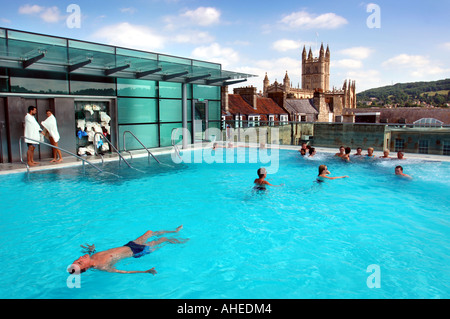 La PISCINE SUR LE TOIT À LA Bath Thermae Spa UK Banque D'Images