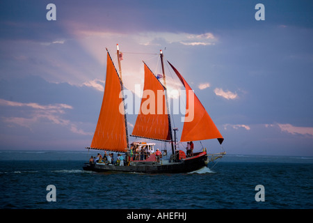Grand voilier sur l'océan Banque D'Images