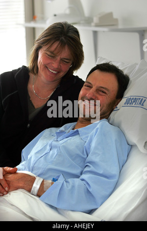 Spéléologue Pierre Brasseur qui a été réalisé après 3 jours d'opération de sauvetage dans des grottes sous Takaka Hill Nelson Nouvelle-zélande Banque D'Images