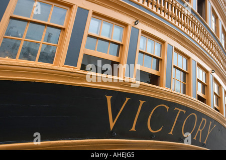 Vue arrière du HMS Victory à Portsmouth Historic Dockyard, Hampshire, Angleterre Banque D'Images