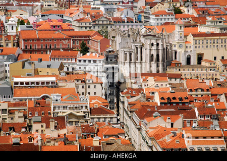 Avis de couvent de Notre Dame du Mont Carmel et l'ascenseur de Santa Justa Elevador Santa Justa ou da Carmo aussi ascenseur dans le centre historique de Lisbonne Banque D'Images