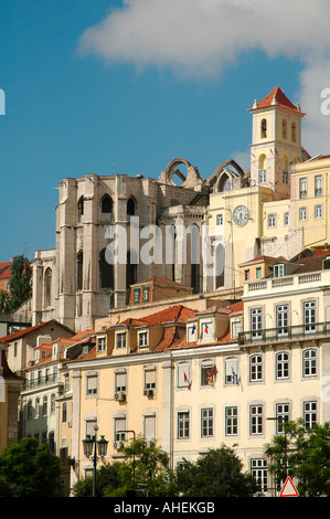 Vue de l'ancien couvent catholique de Notre Dame du Mont Carmel, situé dans la paroisse civile de Santa Maria Maior, municipalité de Lisbonne, Portugal. Banque D'Images