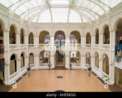 Cour intérieure, le Musée des Arts, Budapest, Hongrie Banque D'Images