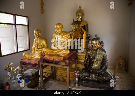 Sanctuaire bouddhiste dans un temple de la banlieue locales : Temple Payoon, en Thaïlande Banque D'Images