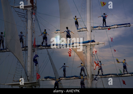 Sur le mât de l'équipage de Tall Ship Banque D'Images