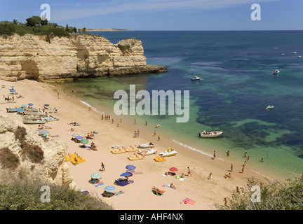 Le Portugal l'Algarve Praia de Nossa Senhora da Rocha près de Armaçao de Pera en face de Viking resort Banque D'Images