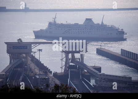 Dover Harbour et sur les quais, Dover, Kent, Angleterre, Royaume-Uni Banque D'Images