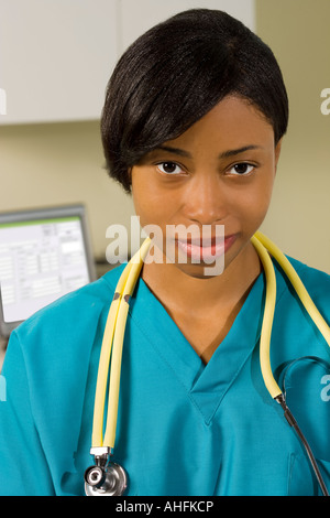 Jolie femme noire dr ou infirmière Banque D'Images