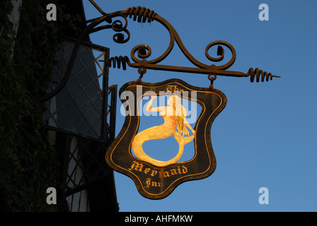 Le Mermaid Inn sign, Mermaid Street, Rye, East Sussex, Angleterre, Royaume-Uni Banque D'Images