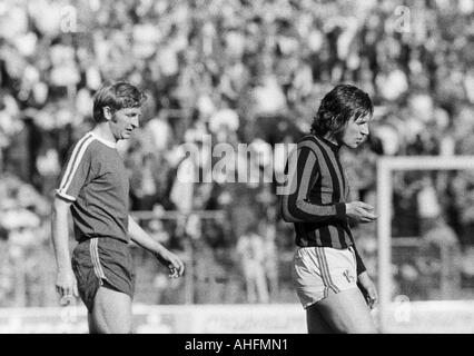 Football, Bundesliga, 1971/1972, VfL Bochum contre Hanovre 96 2:2, stade à l'Castroper Strasse à Bochum, théâtre de l'allumette, Manfred Ruesing gauche (Bochum), droit Ferdinand Keller (96) Banque D'Images