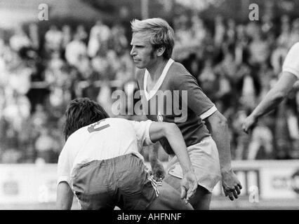 Football, Bundesliga, 1971/1972, poste d'Oberhausen contre Werder Brême 2:2, stade Niederrhein à Oberhausen, scène du match, Gerd Woermer (gauche) et Werner RWO Goerts (Bremen) Banque D'Images