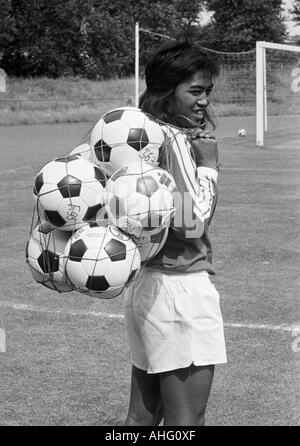 Football, Bundesliga, Fortuna Düsseldorf, présentation de l'équipe pour la nouvelle saison 1975/1976, appuyez sur séance photo, portrait de Johannes Lalopua Banque D'Images