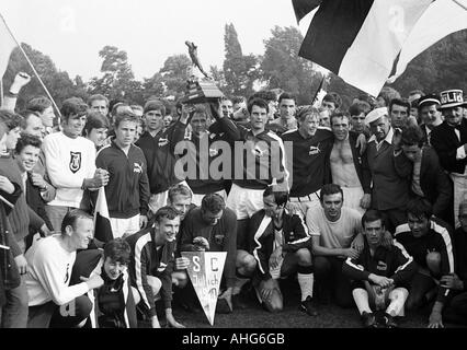 Football, Championnat amateur allemand 1969, final, SC 1910 Cantón Erkenschwick Juelich versus 2:1, stade Grotenburg à Krefeld-Uerdingen, photo de groupe, photo de l'équipe gagnante SC Juelich Banque D'Images