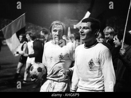 Football, Bundesliga 1969/1970 Borussia Moenchengladbach contre Alemannia, Aix-La-Chapelle, Boekelberg 5:1 Stade, joueurs de football, Guenter Netzer, gauche droite Ludwig Mueller (Gladbach) Banque D'Images