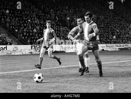 Football, Bundesliga 1969/1970 Borussia Moenchengladbach, par rapport à 1860 Munich 3:1, Boekelberg Stadium, théâtre de l'allumette, f.l.t.r. Herbert Wimmer (Gladbach), Horst Blankenburg (1860), Ludwig Mueller (Gladbach) Banque D'Images