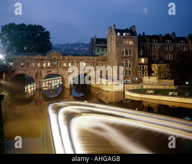 Go - SOMERSET : Pulteney Bridge historique à Ville de Bath Banque D'Images