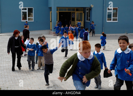 Les enfants à l'école primaire à Gombe Antalia sud de la Turquie. Banque D'Images