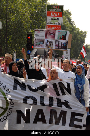 Manifestation à Londres d'environ 100 000 personnes qui protestaient attaque israélienne sur le Liban le 5 août 2006. Banque D'Images