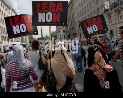 Manifestation à Londres d'environ 100 000 personnes qui protestaient attaque israélienne sur le Liban le 5 août 2006. Banque D'Images