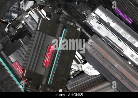 Des tas de cartouches de toner d'imprimante laser pour ordinateur prêt pour le recyclage Banque D'Images