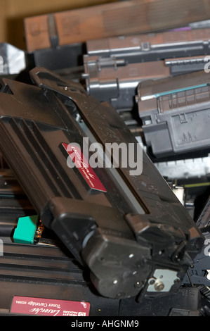 Des tas de cartouches de toner d'imprimante laser pour ordinateur prêt pour le recyclage Banque D'Images
