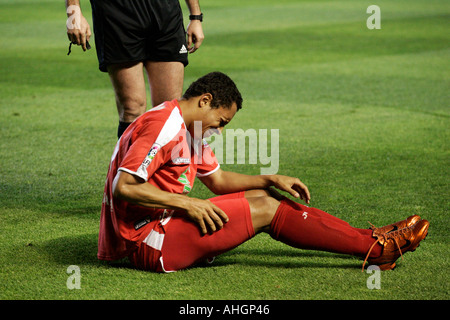 Adriano Sevilla FC player après avoir subi une faute Banque D'Images