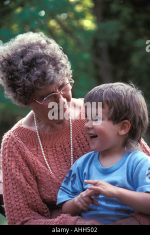 Grand-mère et petit-fils Banque D'Images