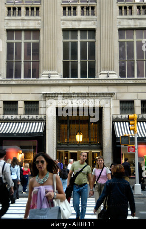 Grand magasin Saks, Cinquième Avenue, New York City, USA Banque D'Images