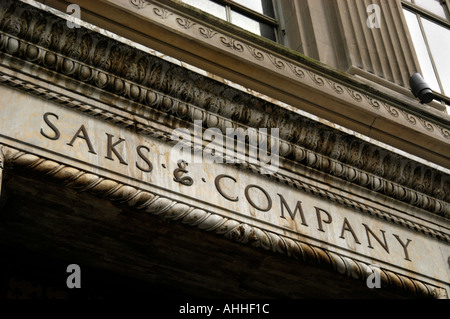 Saks et compagnie magasin sur la 5ème Avenue, New York City Banque D'Images