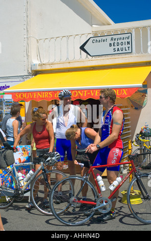 Les Motards de détente SUR LE HAUT DE LA MONTAGNE DU MONT VENTOUX PROVENCE FRANCE Banque D'Images