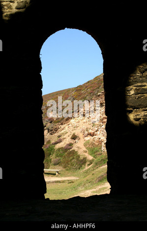 Towanroath porte de papule Coates moteur chambre de pompage sur les falaises près de Goonvrea Portreath SWCP Cornwall Banque D'Images