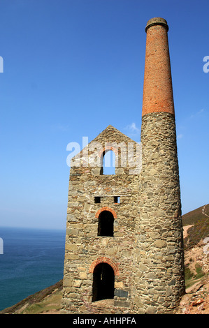 L'arbre d'Towanroath Papule Coates moteur de pompage sur les falaises près de maison Goonvrea Portreath SWCP Cornwall Banque D'Images