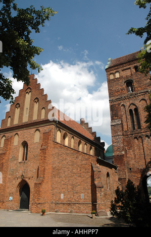 Ancienne église gothique de la Visitation de la Bienheureuse Vierge Marie sur Nouvelle Ville à Varsovie Banque D'Images