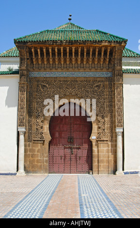 Porte principale du mausolée de Moulay Ismaïl à Meknès, Maroc Banque D'Images