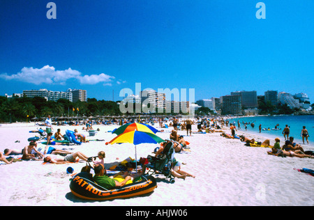 Majorque Majorque Îles Baléares Espagne Magaluf sur scène de plage Plage Famille Banque D'Images