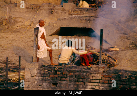 Varanasi Inde Gange banares Burning Ghats Funérailles hindoues Banque D'Images
