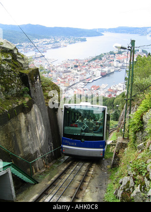 Le funiculaire Fløibanen est au sommet du mont Fløien à Bergen en Norvège Banque D'Images