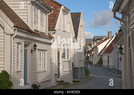 Maisons de bois vêtu blanc dans la vieille ville de Stavanger en Norvège Banque D'Images