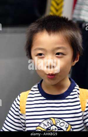 Cute Young Asian Boy Making Faces, Hong Kong Banque D'Images