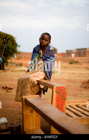 Un enfant à un orphange, Malawi. Le haut du pays Taux d'infection du SIDA a conduit à une génération d'enfants de perdre leurs parents Banque D'Images