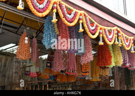 Fleurs indiennes en décrochage garland Little India, Singapour Banque D'Images