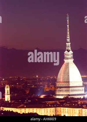 Italie / Turin : cityscape at night avec Mole Antonelliana Banque D'Images